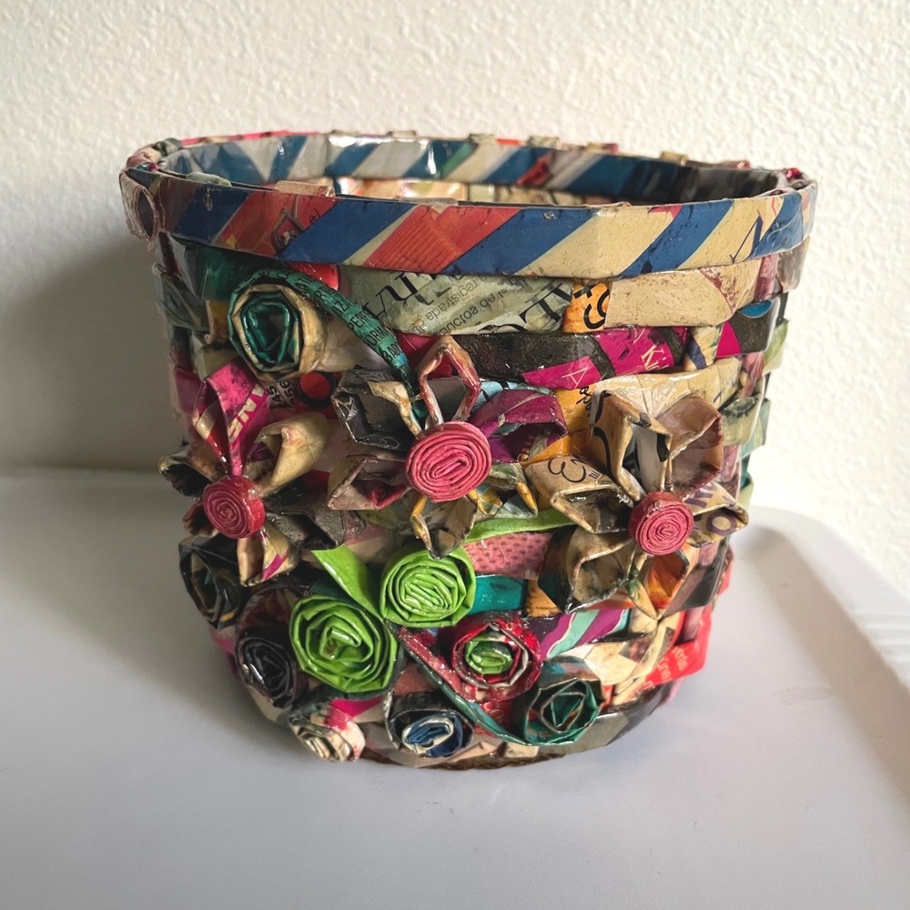 Vintage Woven Paper Planter Basket Handmade Multi-Colored‎ newsPaper Flowers